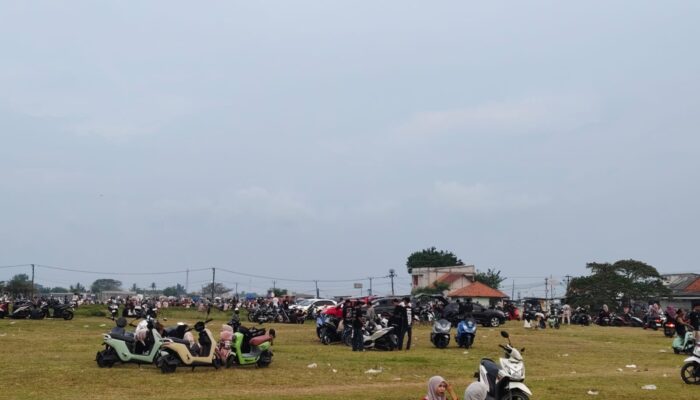 Fenomena Baru di Desa Jenggot, Lapangan Kosong Jadi Destinasi Piknik Sore