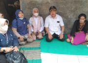 Camat Mekar Baru Kunjungi Warga Desa Waliwis yang Menderita CA Lidah