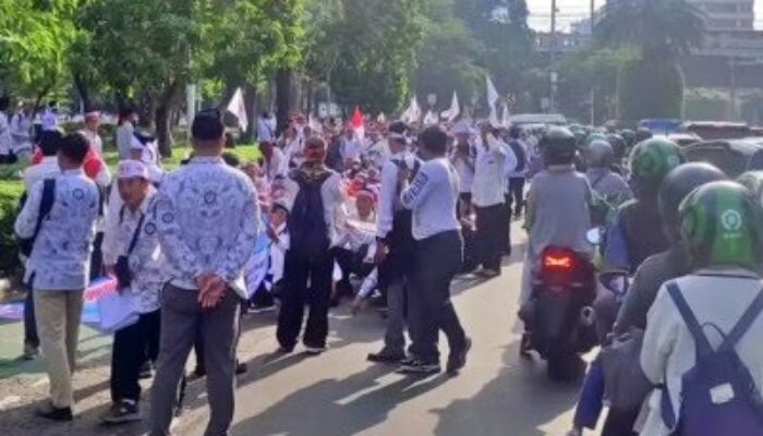 Guru Madrasah Swasta Gelar Demo di Monas, Tuntut Diangkat Jadi PPPK atau ASN oleh Pemerintah Pusat