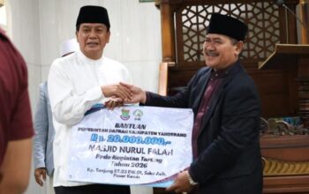 Jaga Kebersamaan Ramadhan, Bupati Tangerang Tarawih Keliling di Desa Sukaasih