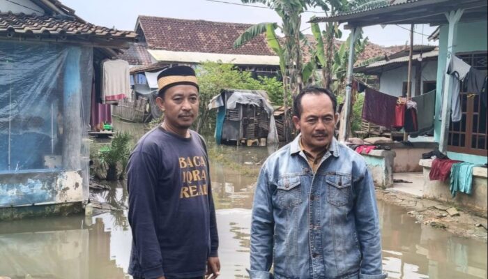 Camat Mekar Baru Meninjau Banjir di Sejumlah Desa Terdampak