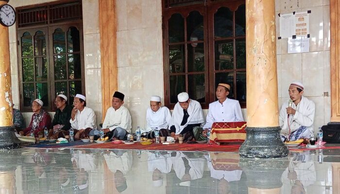 Ketua MUI Kecamatan Hadiri Pengajian Bulanan di Desa Mekar Baru