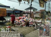 Gotong Royong Bersihkan Pasar Cayur, Camat Kresek Gandeng TNI dan Warga