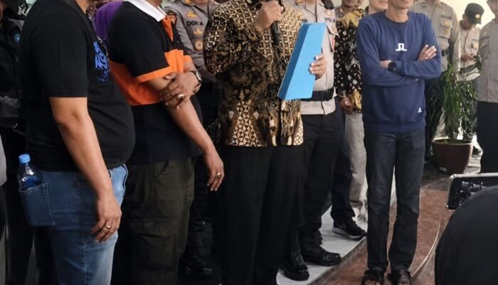 Temui Massa Aksi, H. Muhammad Amud Janji Sampaikan Aspirasi ke Pemerintah Pusat