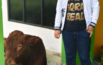 Polri Peduli, Kapolri Listyo Sigit Serahkan Hewan Qurban kepada Warga Tangerang